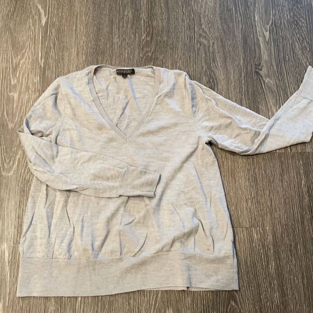 Light gray sweater good condition
